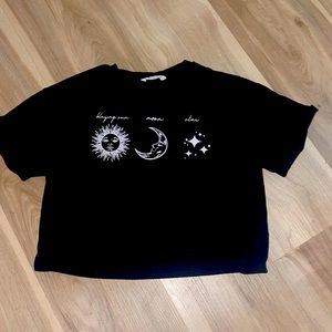 Cute girl crop top size11-12y never worn. Don’t allow the kid to wear crop top